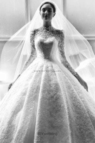 Những chiếc váy cưới vừa đẹp vừa đắt của loạt mỹ nhân năm 2020