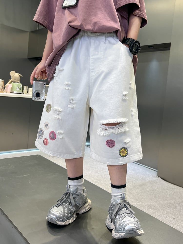 Quần ngắn denim in sticker Q22