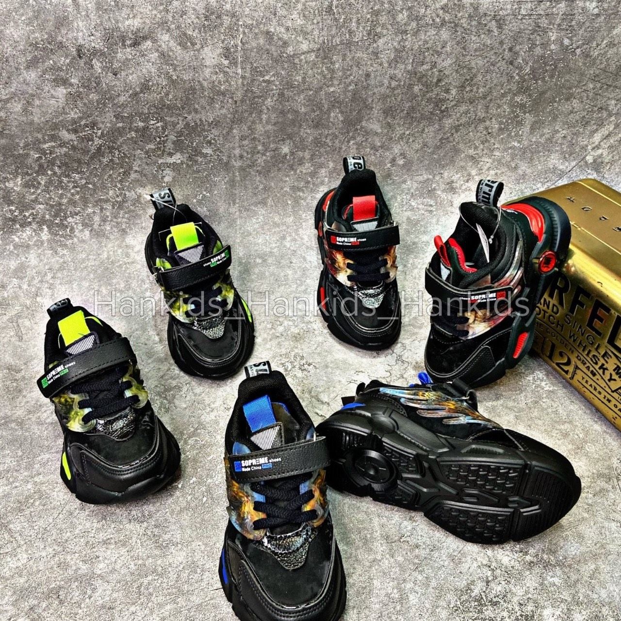 Giày sneaker