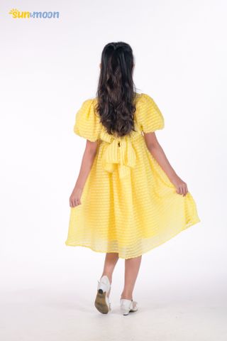  Đầm lưới cổ vuông hở lưng Sun & Moon 