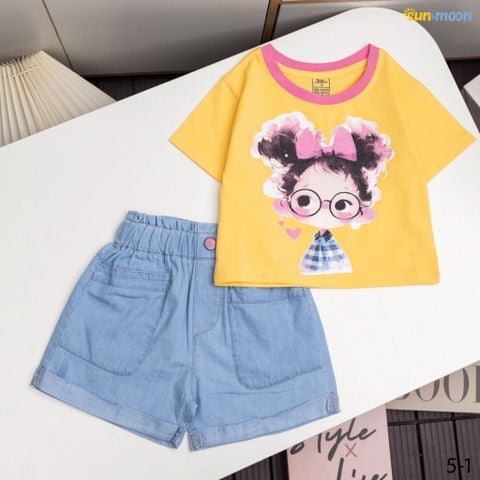  Bộ short jean cô gái tóc xù đeo kính 