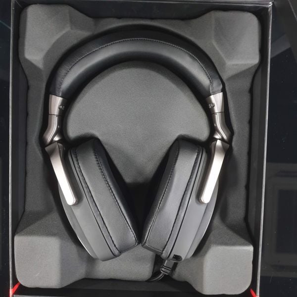 TAI NGHE ASUS ROG DELTA CORE RENEW 2ND