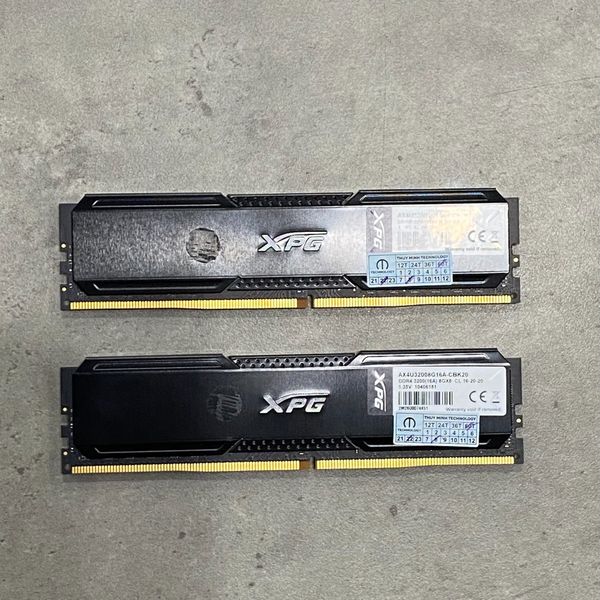 RAM DDR4 8GB ADATA XPG GAMMIX D20 BUSS 3200 BH 1 THÁNG