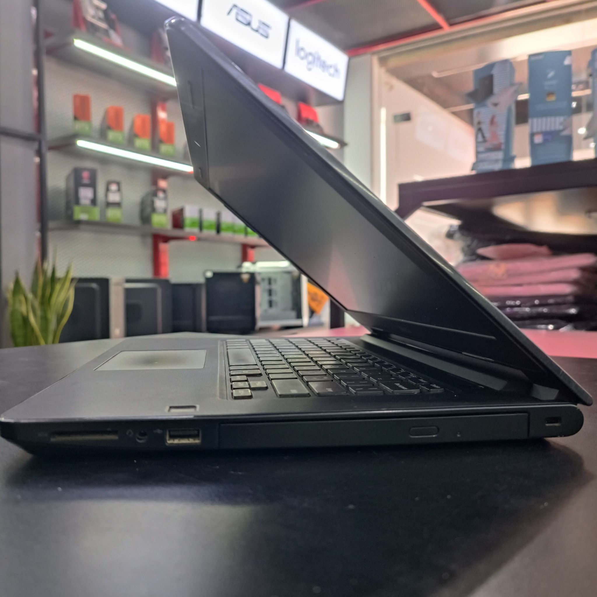 LAPTOP DELL VOSTRO 3478 CORE i5-8250U | Intel(R) UHD Graphics 620 | 4G ...