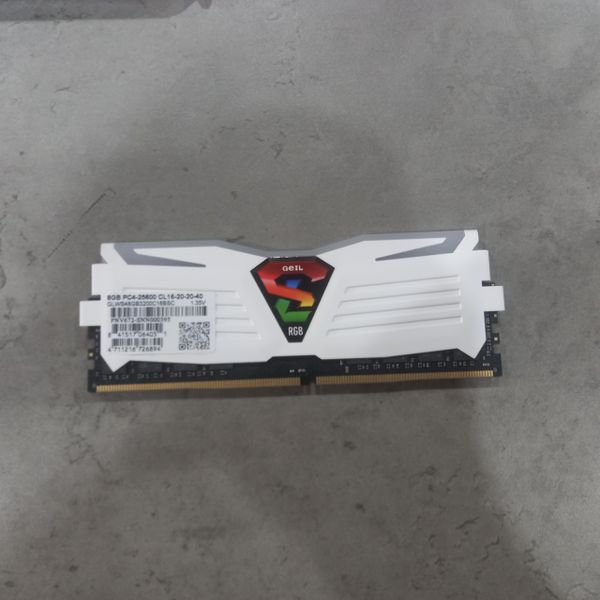 RAM DDR4 8GB GEIL SUPER LUCE BUSS 3200 RGB WHITE BH 1 THÁNG