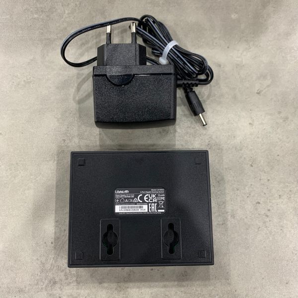 SWITCH D-LINK 5PORT 10/100/1000Mbps - 2ND BH 1 THÁNG