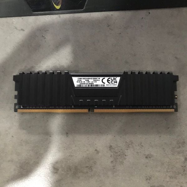 RAM DDR4 16GB CORSAIR VENGEANCE LPX 3200 BH 1 THÁNG