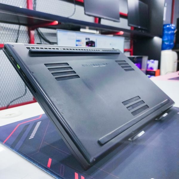 Laptop Razer Blade Pro 17 | i7 9750H |32GB RAM| SSD 1TB| RTX 2070 8GB | 144Hz FULLBOX BH 1 THÁNG