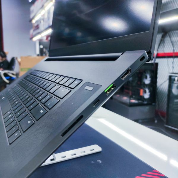 Laptop Razer Blade Pro 17 | i7 9750H |32GB RAM| SSD 1TB| RTX 2070 8GB | 144Hz FULLBOX BH 1 THÁNG