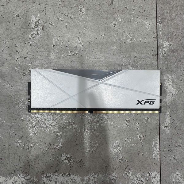 RAM DDR4 8GB ADATA XPG SPECTRIX D50 WHITE BH 1 THÁNG