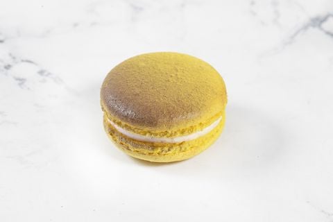 Macaron Passion Fruit