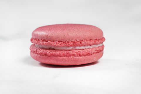 Macaron Nhân Quả Đỏ