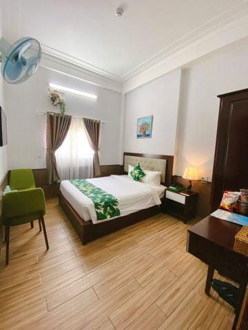  Phòng Deluxe Double (1 giường 1m6 - 2 khách) 