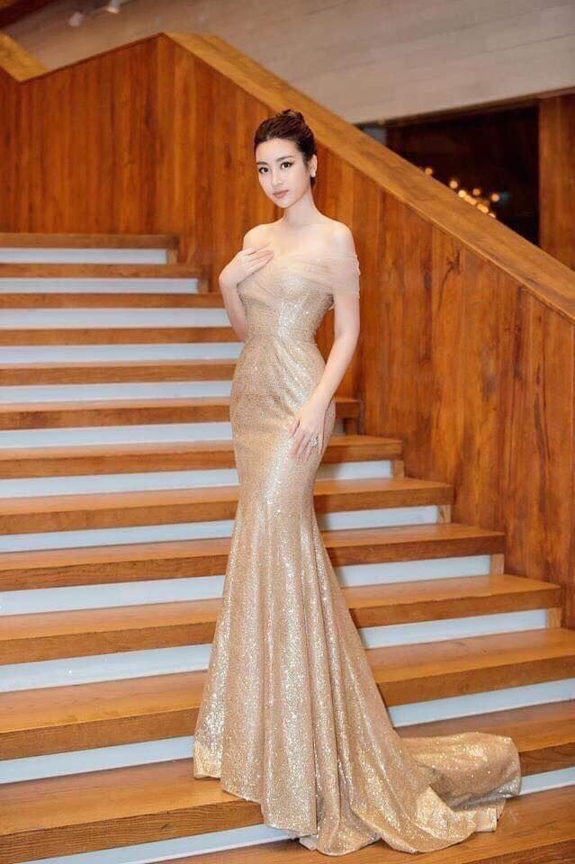 Dạ Hội Kim Tuyến Trễ Vai