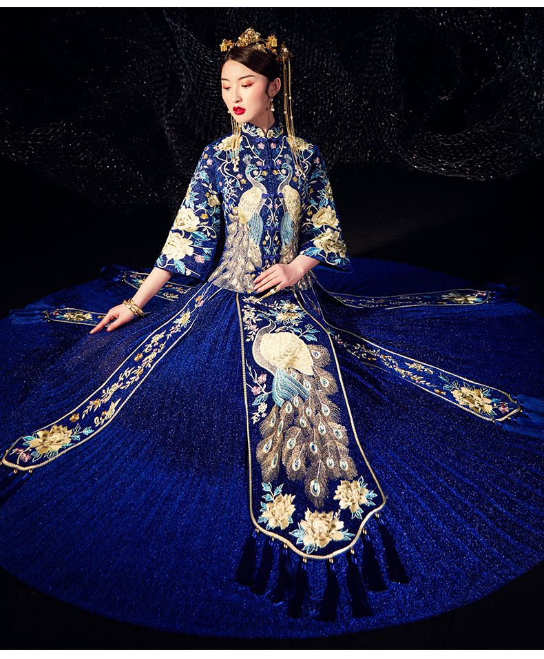 Sườn Xám Cô Dâu Khỏa Chim Công