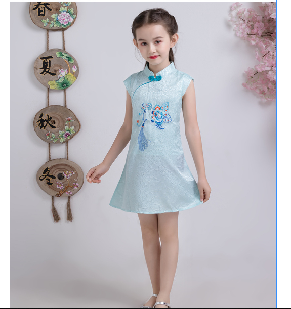 Sườn Xám Gấm Bé Thêu