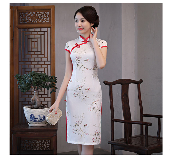 Sườn Xám Lụa Lở Hoa Nhí Viền Đỏ