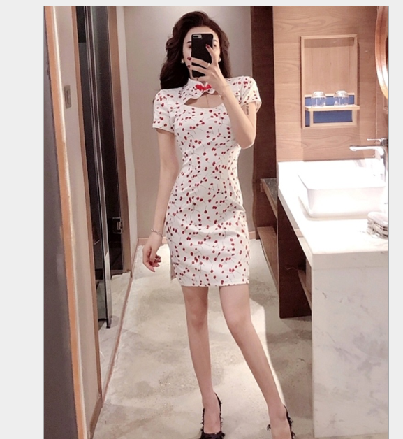 Sườn Xám Hoa Nhí Xẻ Ngực