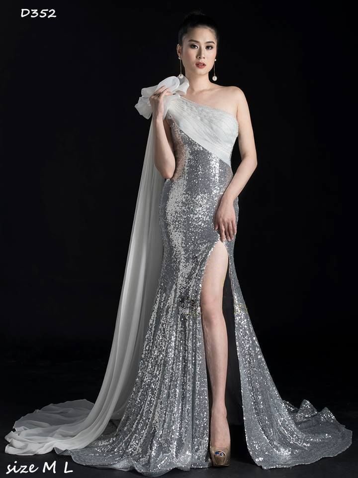 Dạ hội Kim Sa Hoa Vai một bên