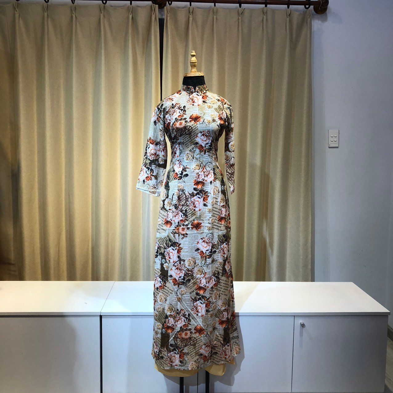 Áo Dài Tờ Báo
