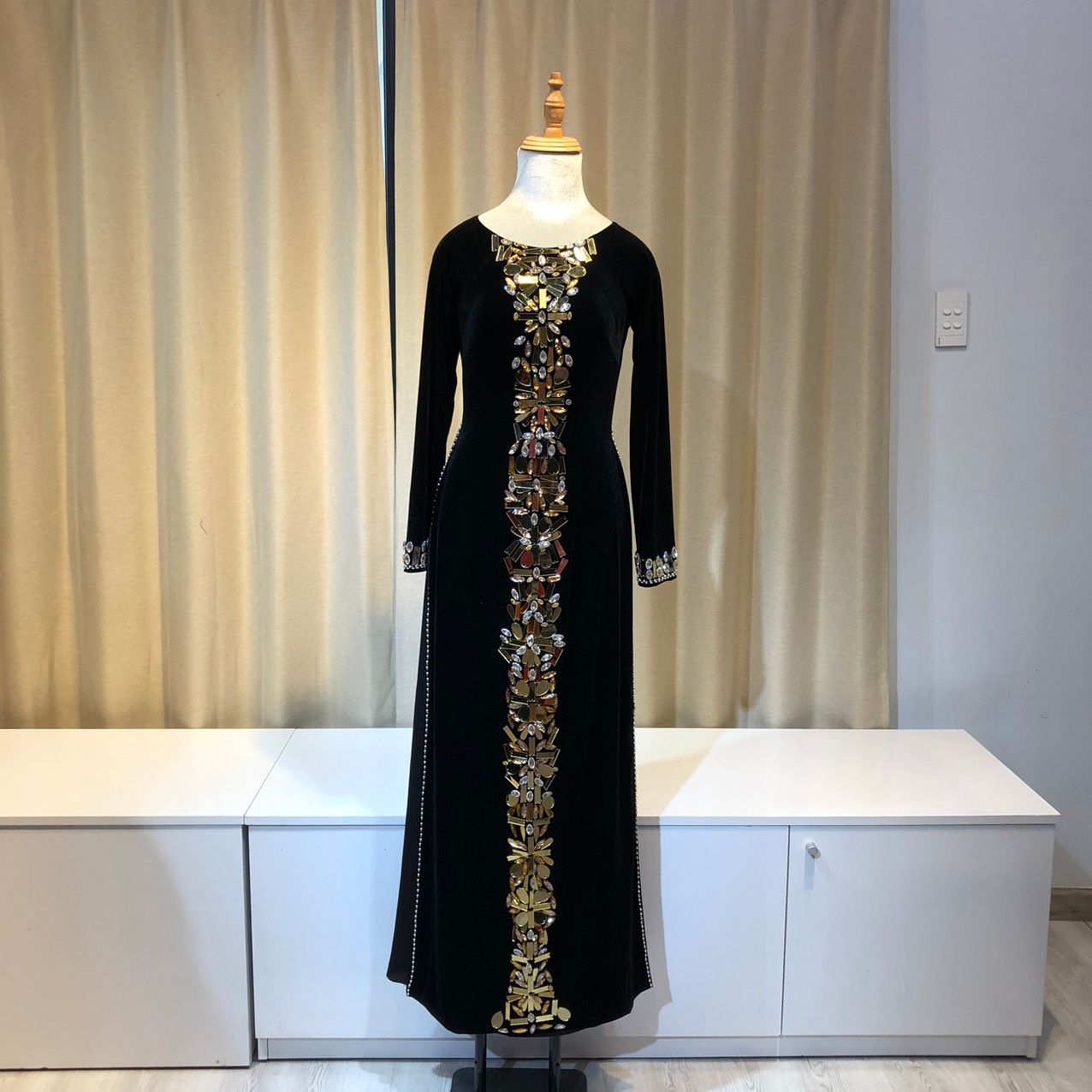 Áo Dài Nhung Đá Gương Kết Khối