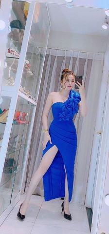 Dạ Hội Hoa Choàng Vai Một Bên