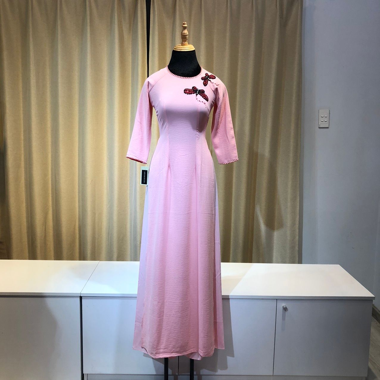 Áo Dài Kết Cườm Chuồm Chuồm