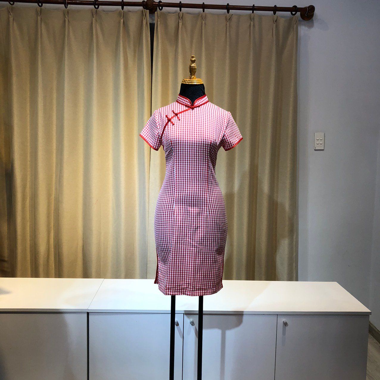 Sườn Xám CaRo Đỏ