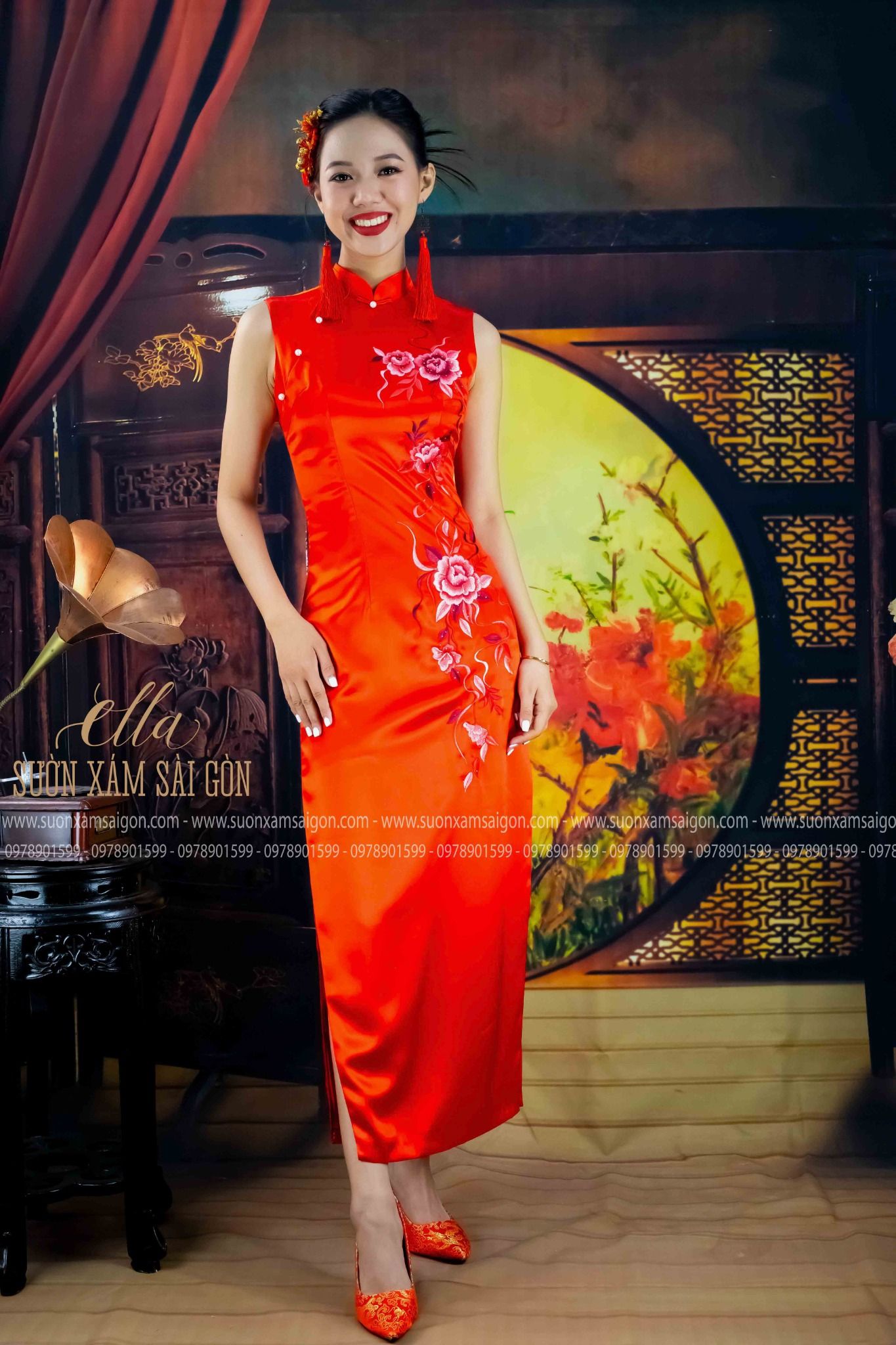 Sườn Xám Lụa Đặt Biệt Thêu Hoa Đỏ Tươi