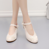 Giầy Vải Bố Thêu Hoa Dây Cài