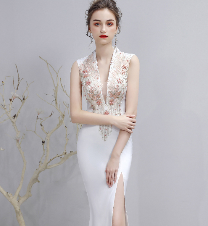 Dạ Hội Kết Ren Cổ Trắng