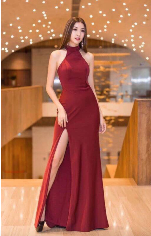 Dạ Hội Nách Yếm Đỏ