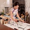 Sườn xám lụa qua gối viền tím