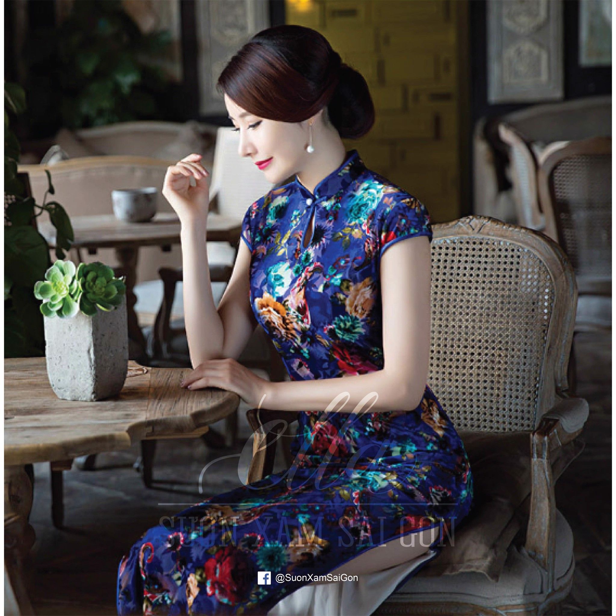 Sườn Xám Nhung 3D Xanh Dương