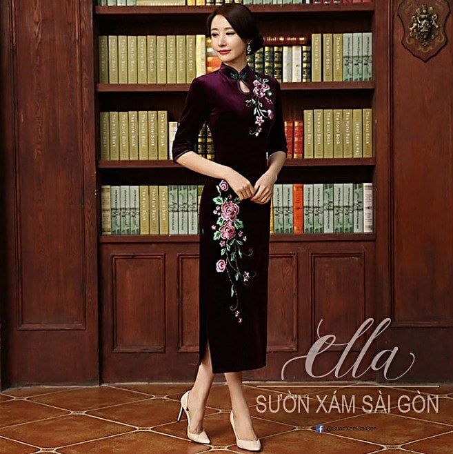 Sườn xám nhung dài thêu hoa mẫu đơn
