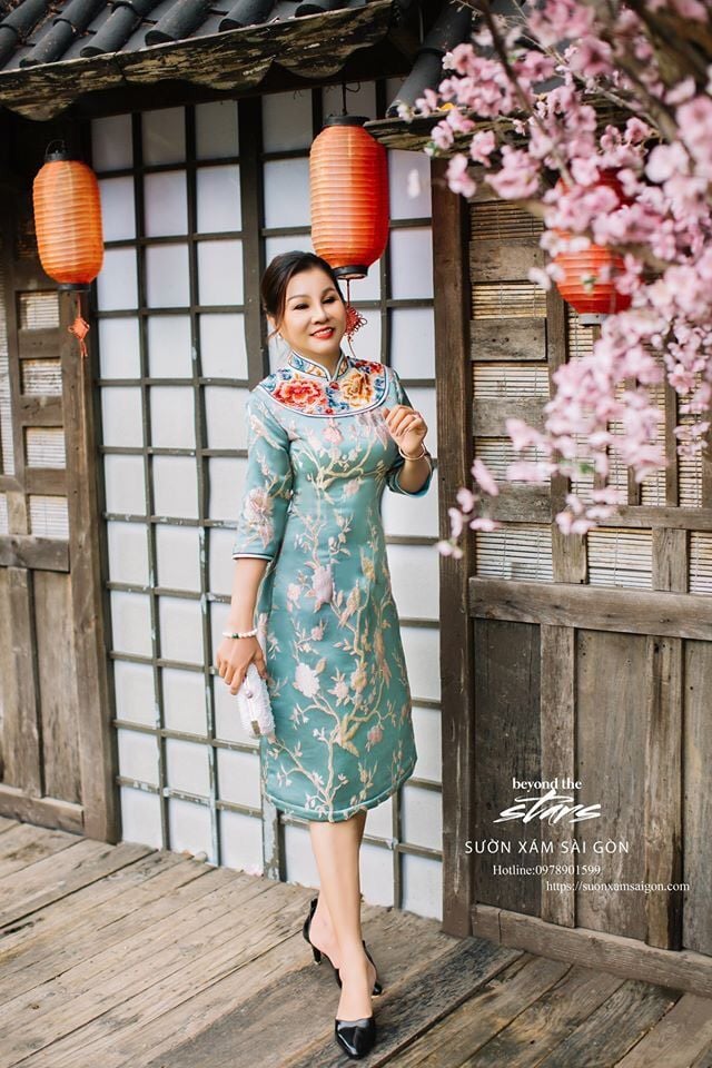 Sườn Xám Gấm Thượng Hải Bạ Cổ – Sườn Xám Sài Gòn Ella
