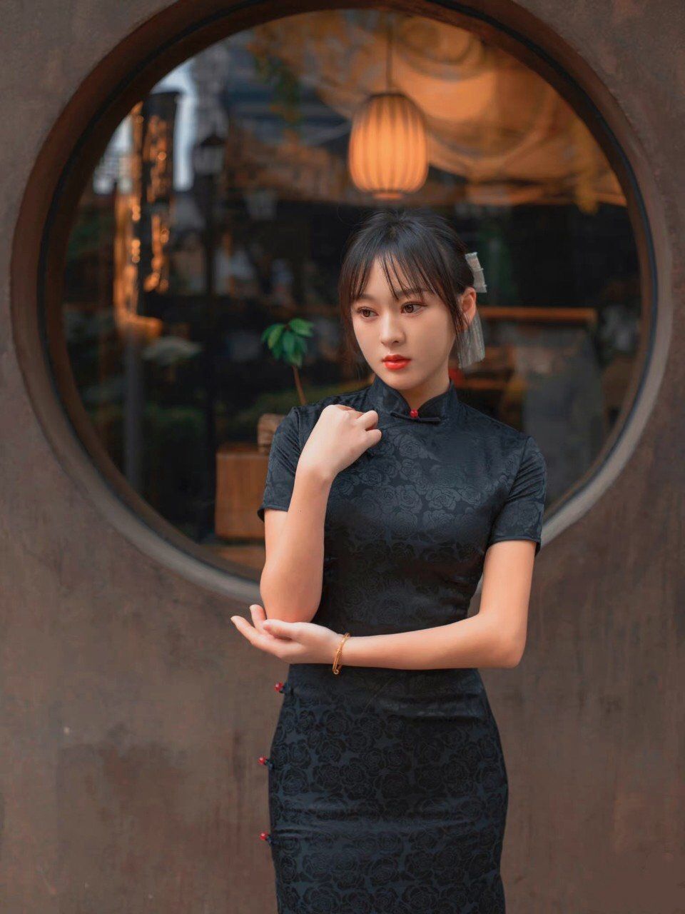 Sườn Xám Gấm Hoa Hồng Đen