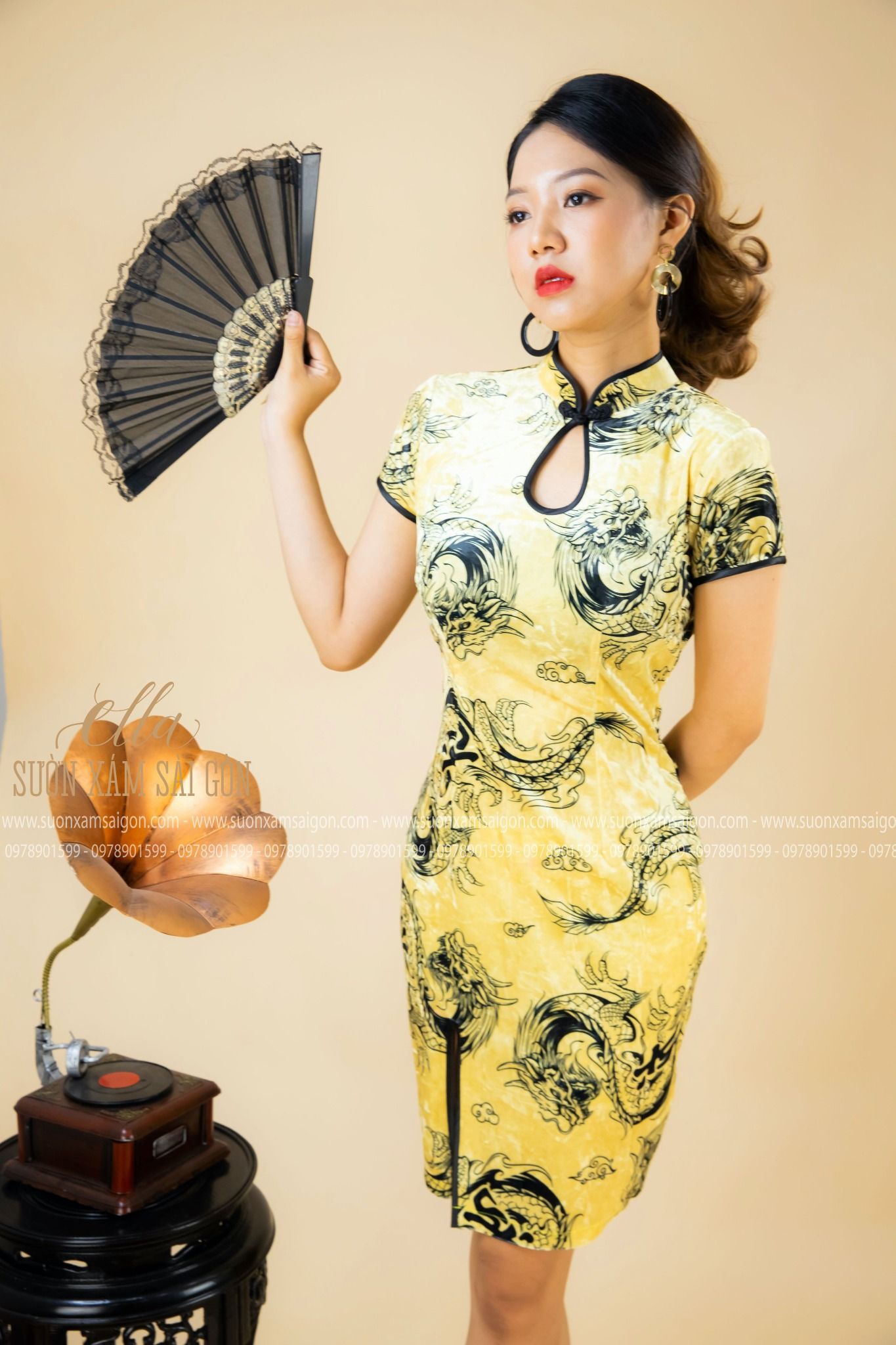 Sườn Xám Nhung In Rồng Vàng