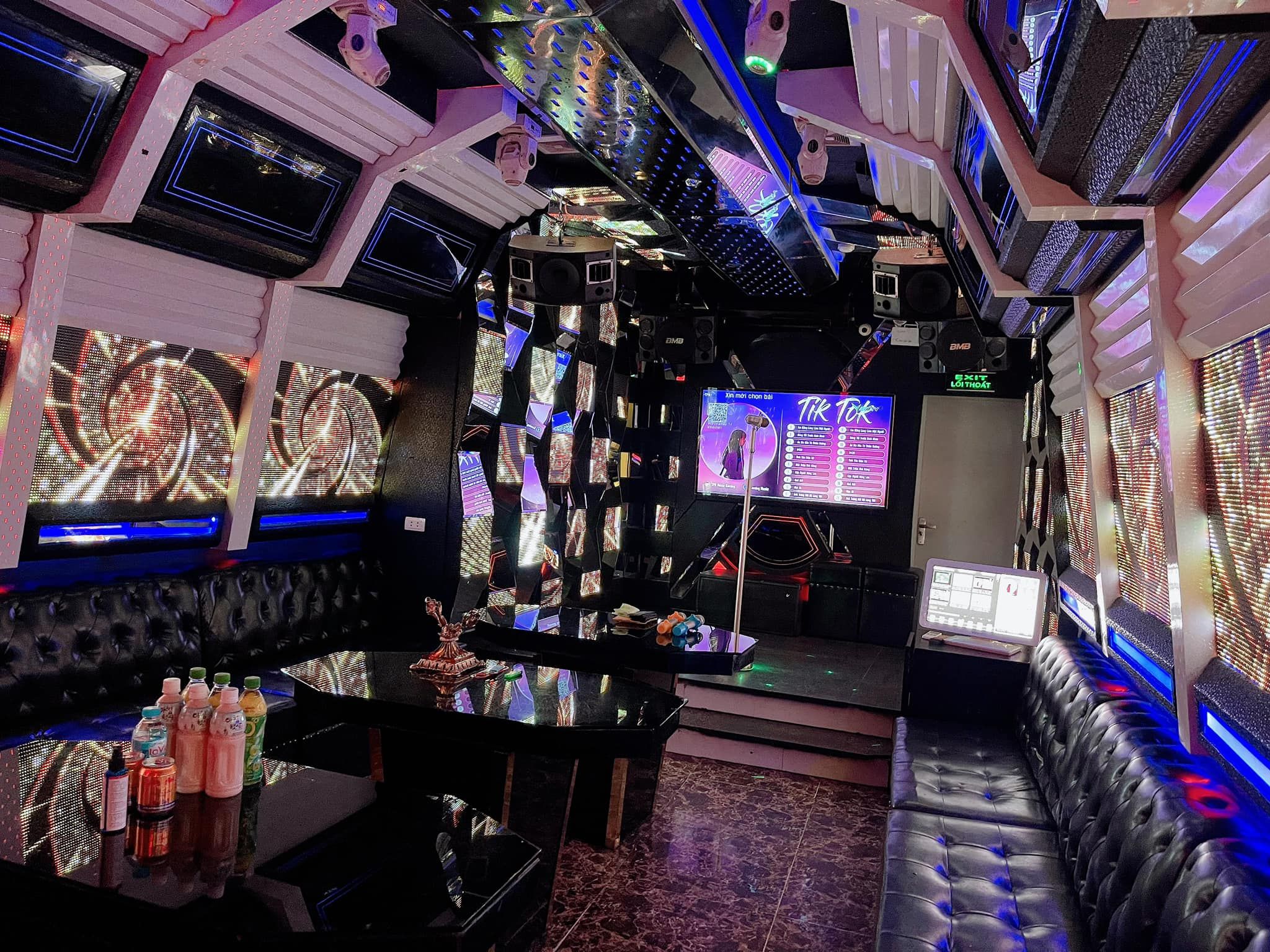 Karaoke Family - 216 Phúc Tân