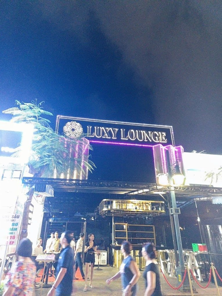 LUXY LOUNGE - Phố Cổ Sun World