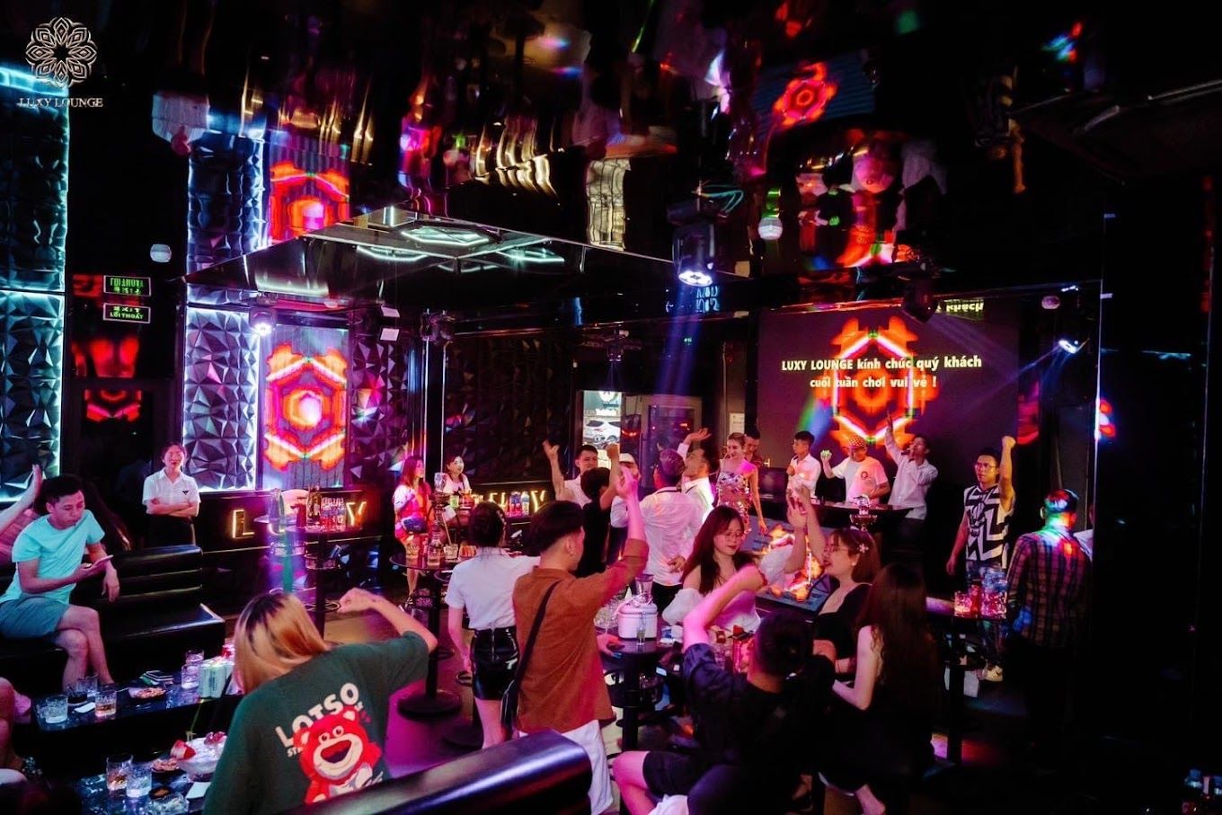 LUXY LOUNGE - Phố Cổ Sun World