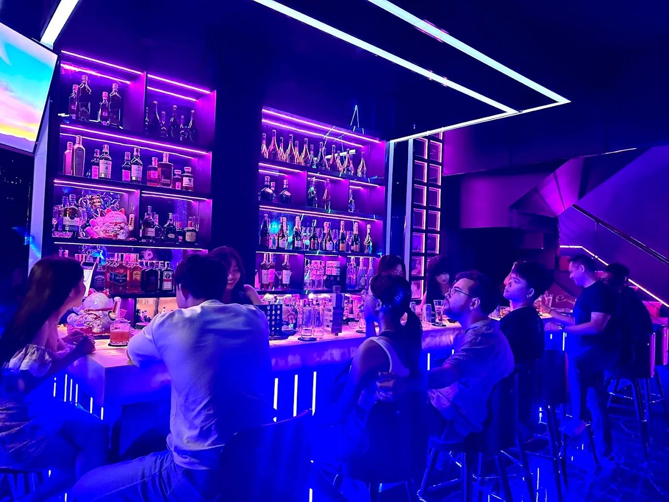 Mystery Bar & Lounge - 47 Dương Đình Nghệ