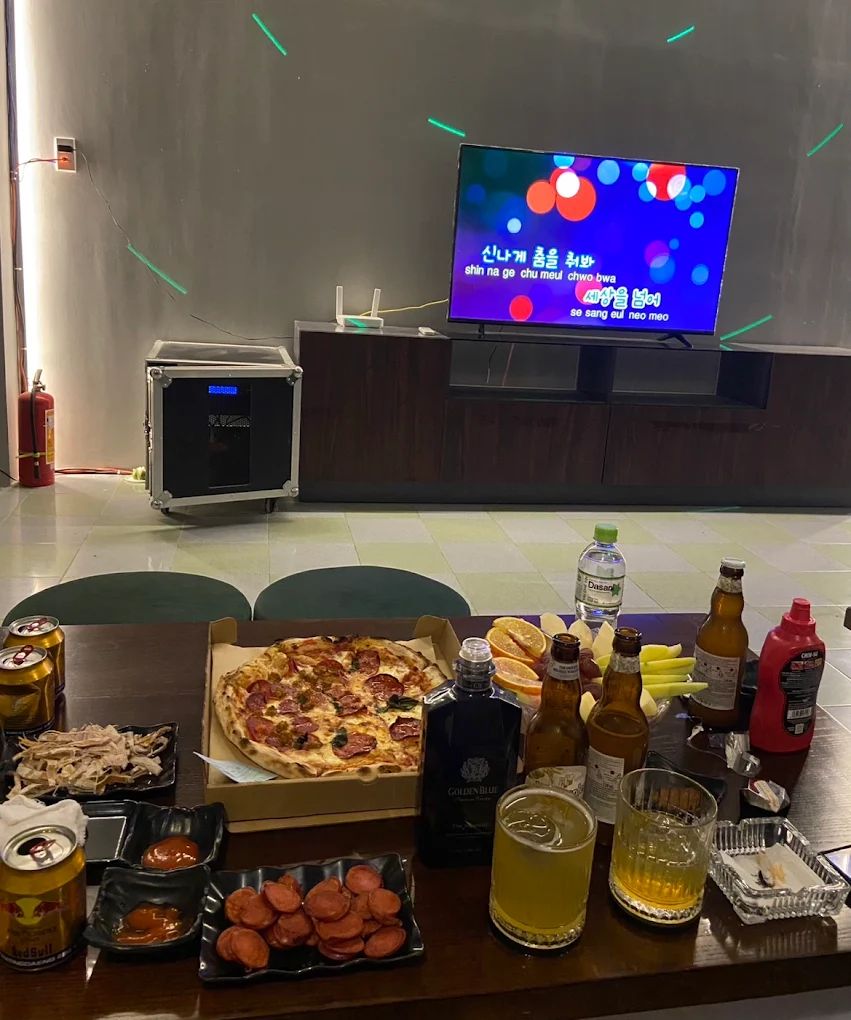 Takara Lounge - 104 Dương Đình Nghệ