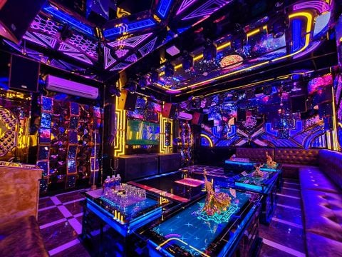 Karaoke Golden Bell - 750 Nguyễn Văn Quá