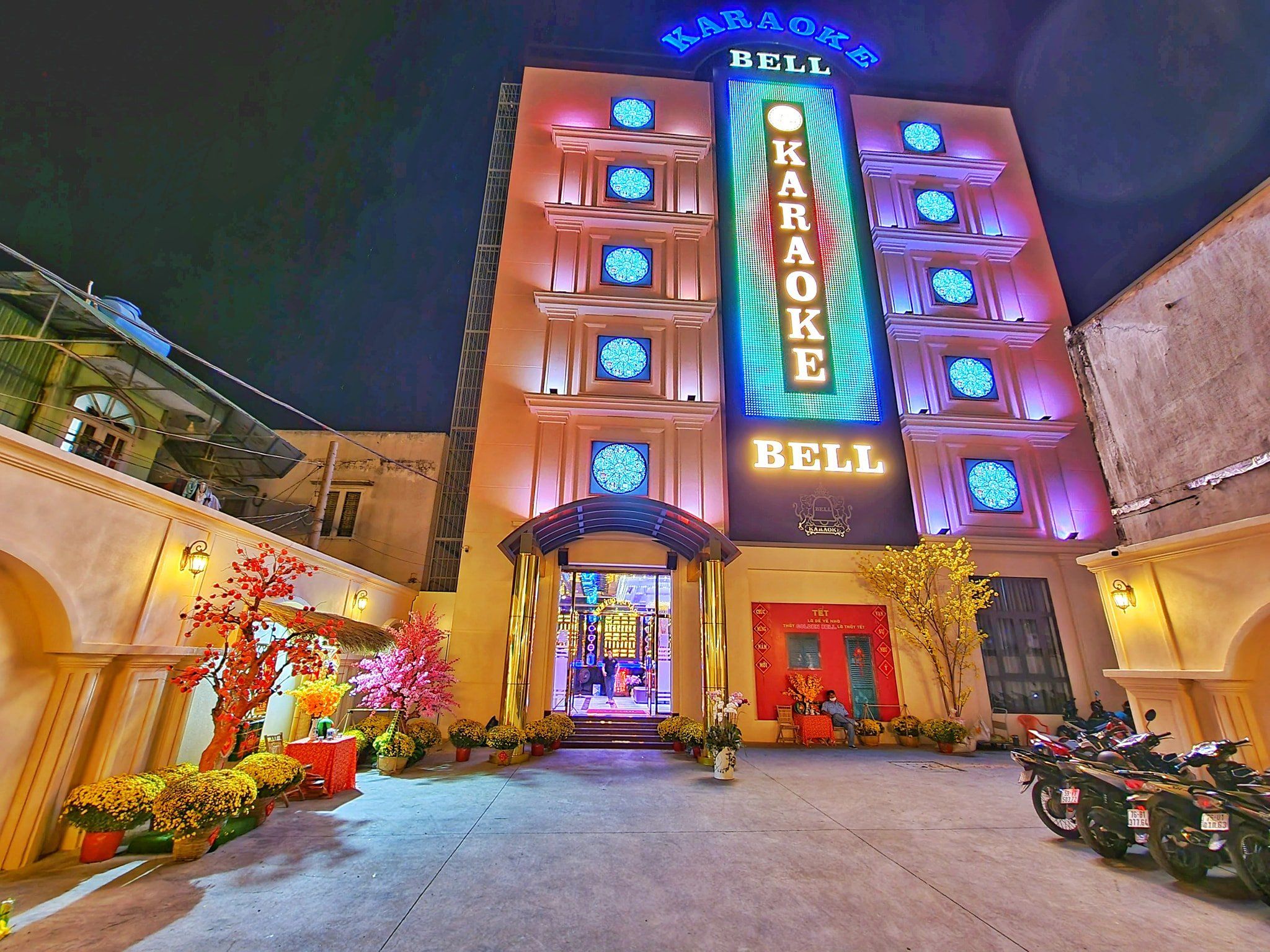Karaoke Golden Bell - 750 Nguyễn Văn Quá