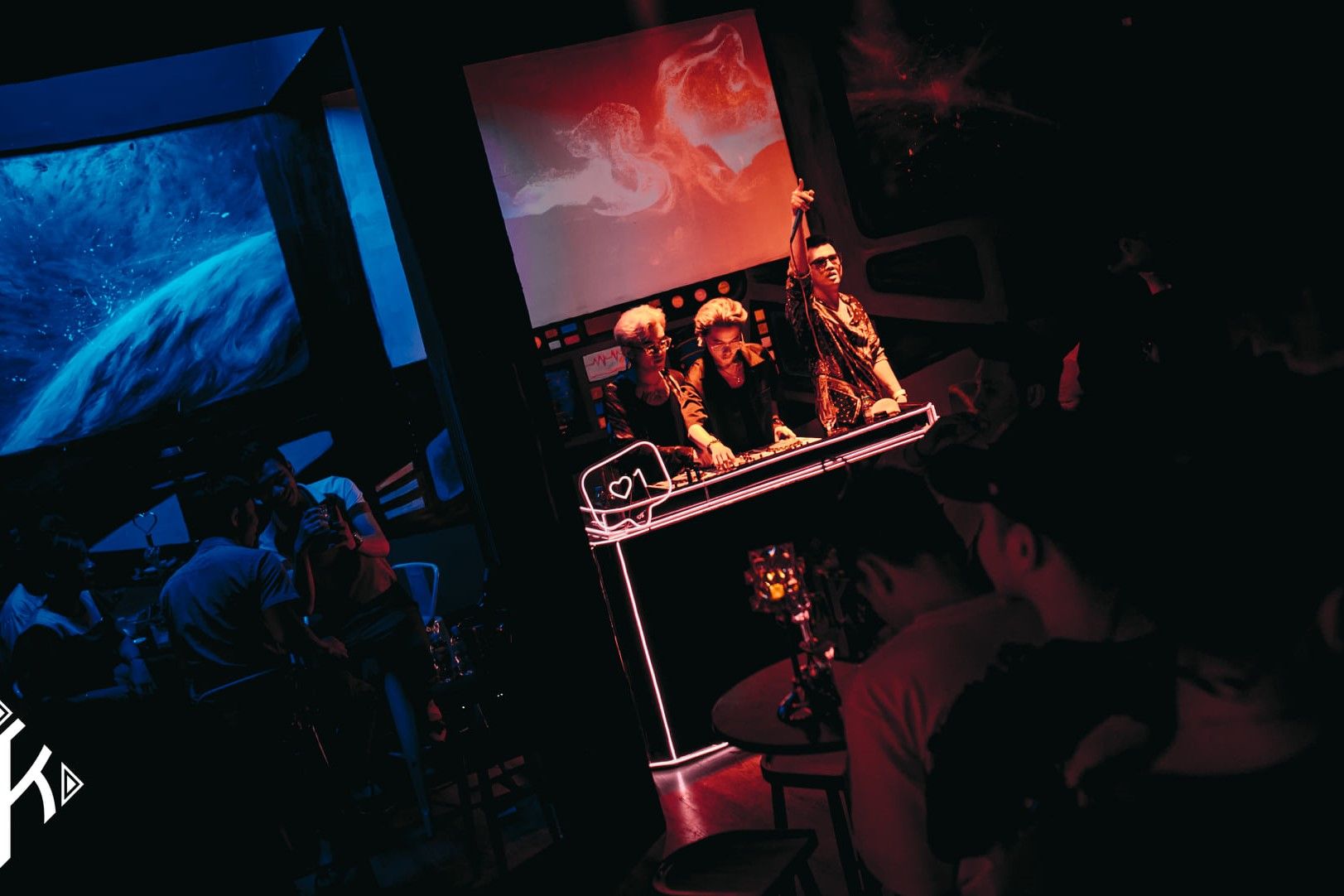 The QK - Lounge & Bar - 9 Tạ Hiện
