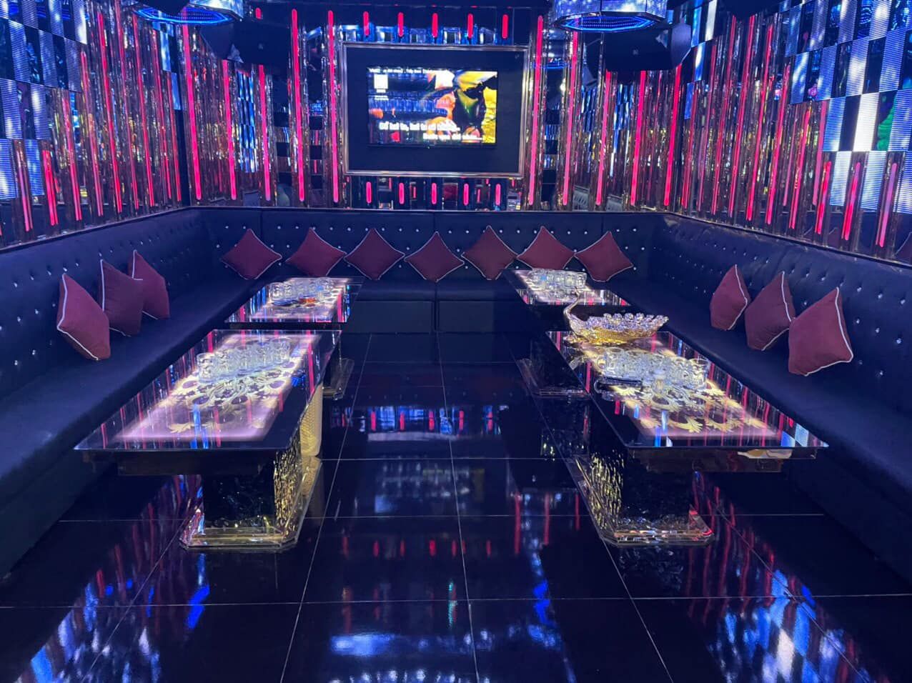 Karaoke Pharaoh - Ngõ 100 Dịch Vọng Hậu