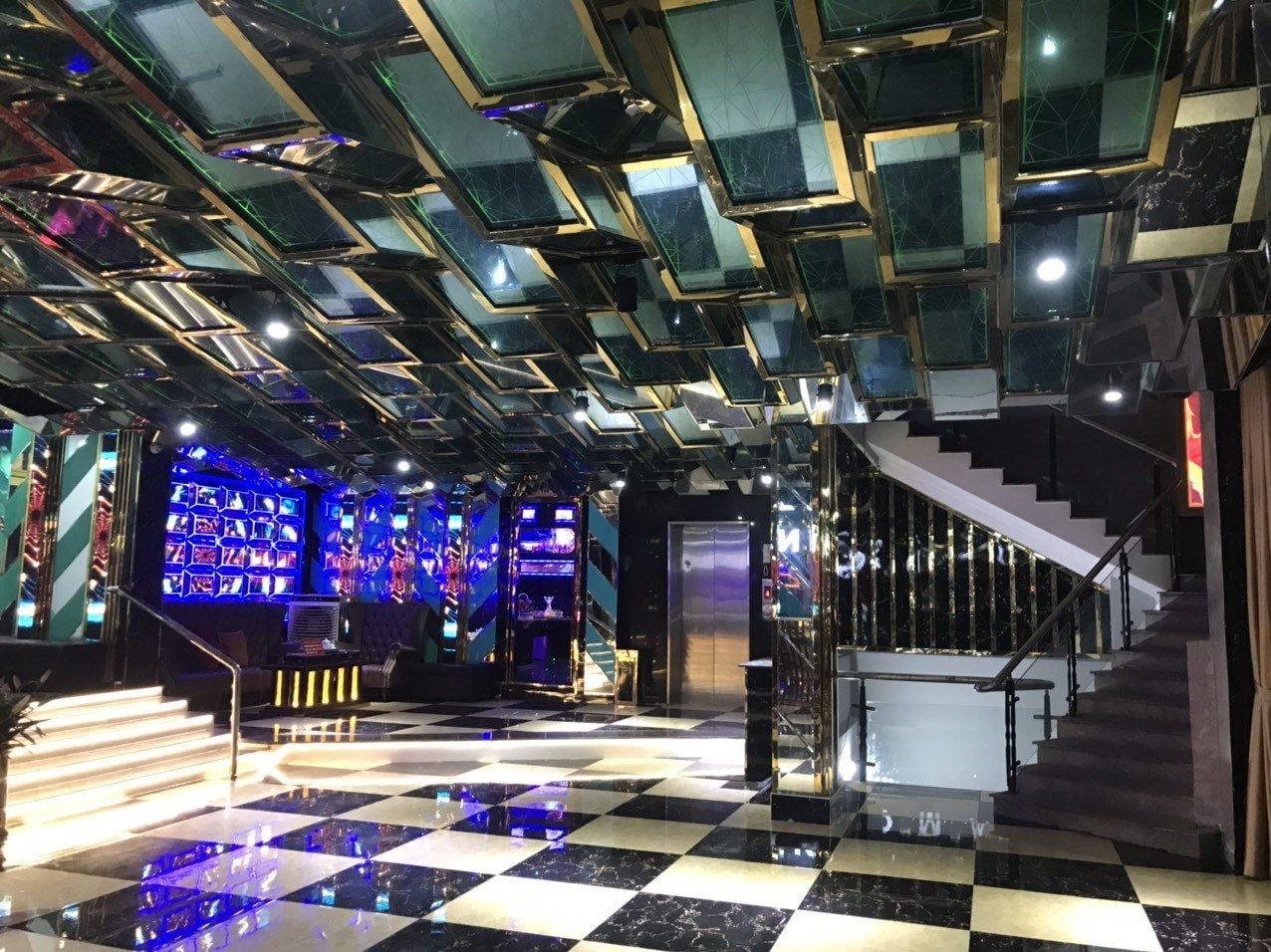 Karaoke Pharaoh - Ngõ 100 Dịch Vọng Hậu