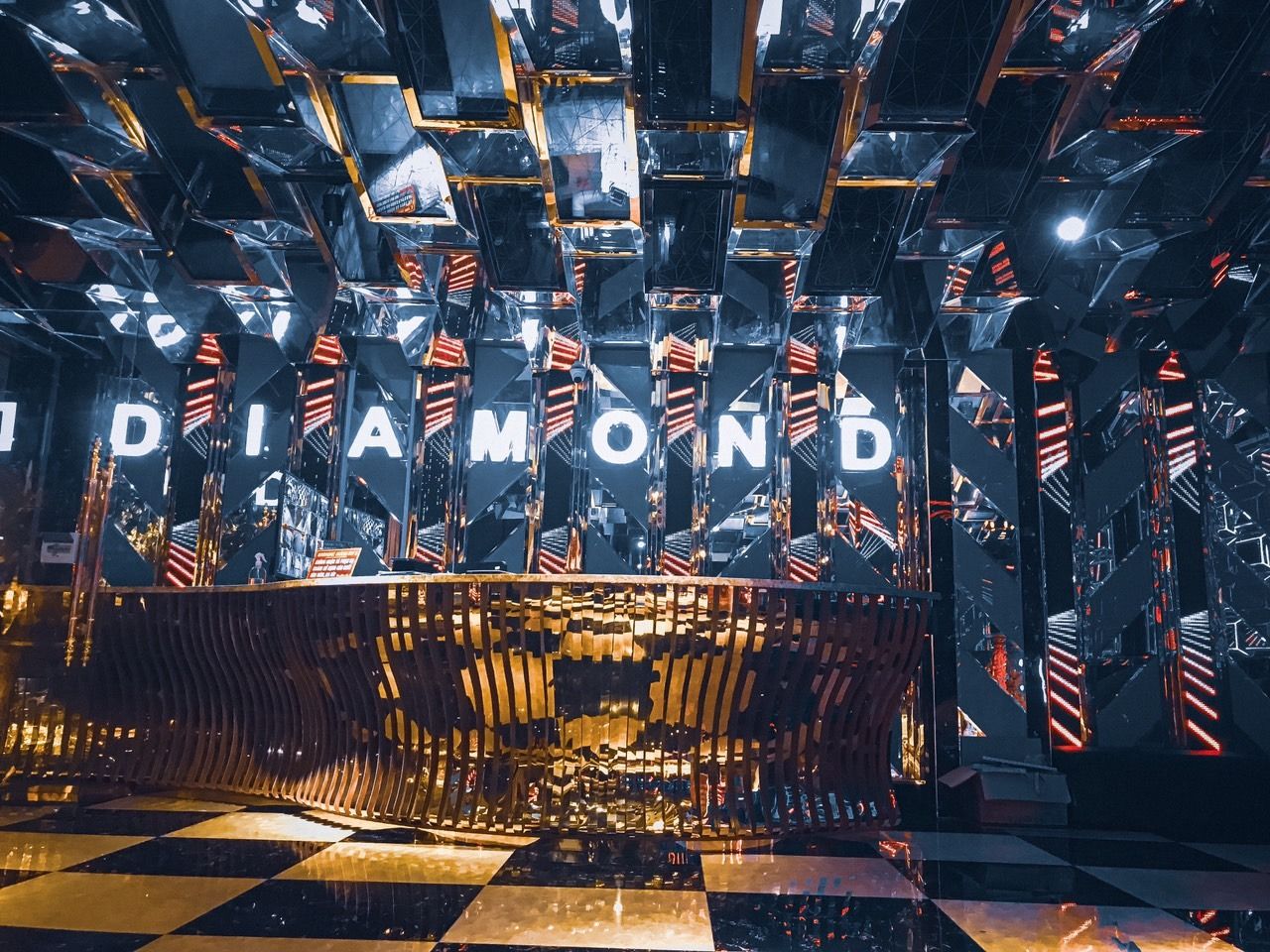 Karaoke Pharaoh - Ngõ 100 Dịch Vọng Hậu