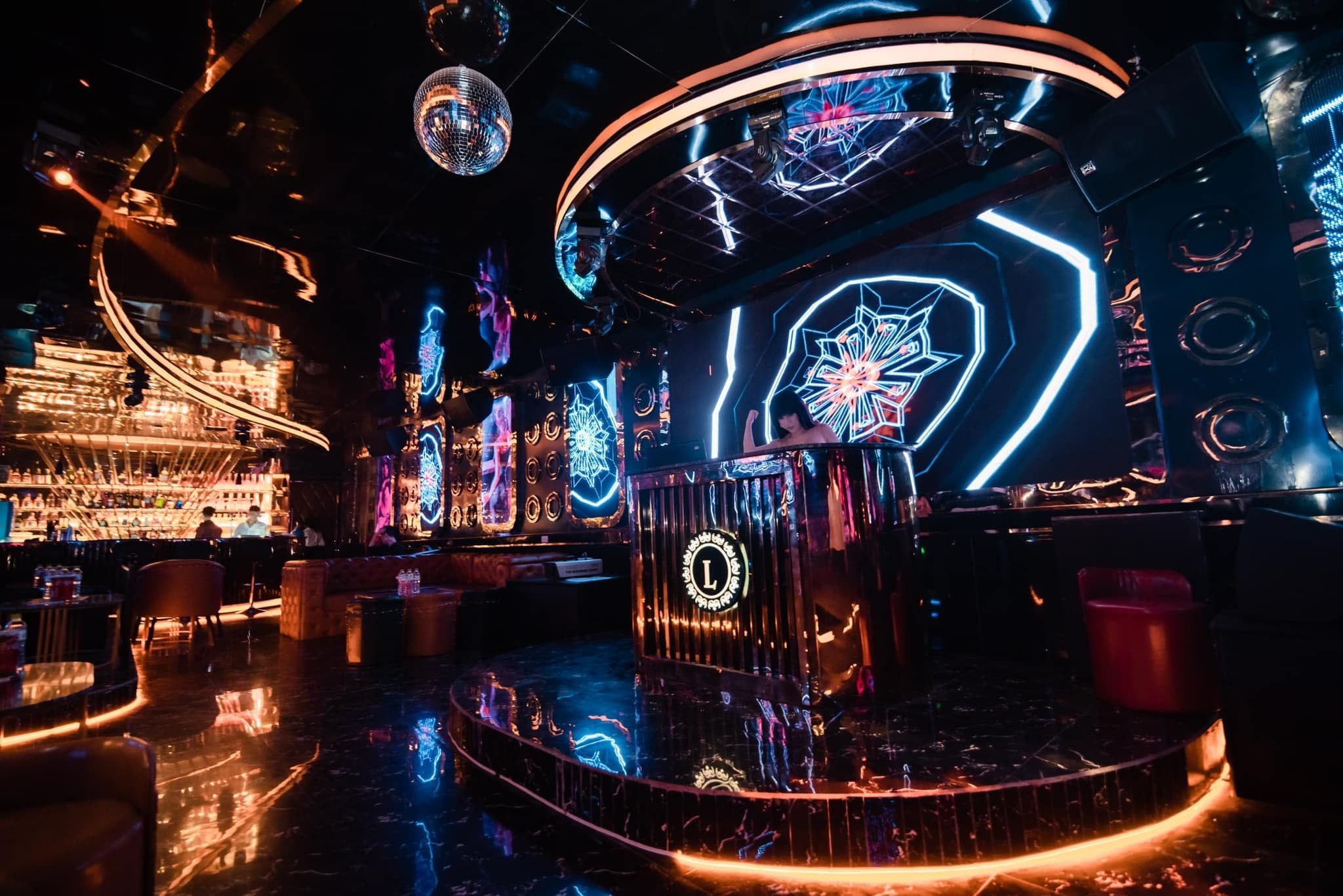 Linda Lounge - 20 Đặng Thai Mai